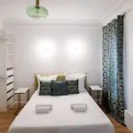 Entire Paris, 3rd Floor With Elevator Apartment