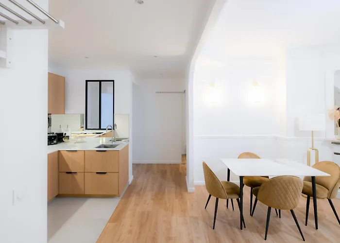 Entire Paris, 3rd Floor With Elevator Appartement