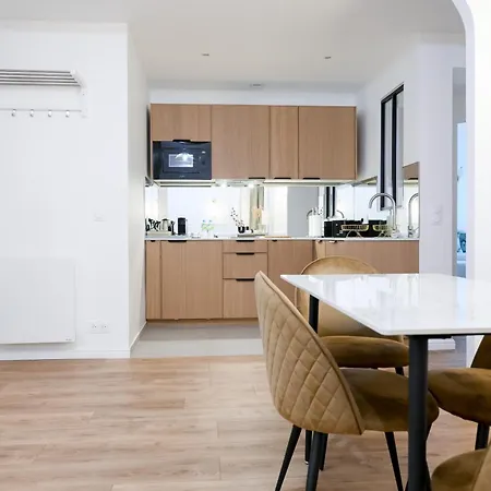 Entire Paris, 3rd Floor With Elevator *