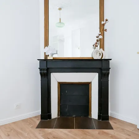 Entire Paris, 3rd Floor With Elevator Paryż