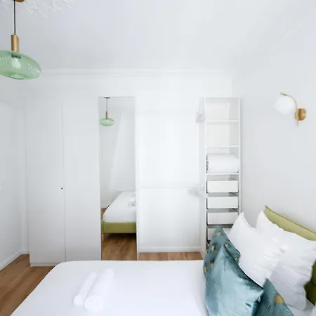 Entire Paris, 3rd Floor With Elevator