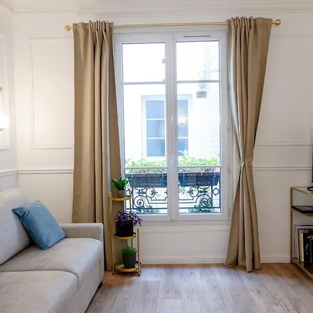 Entire Paris, 3rd Floor With Elevator