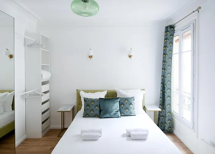 Entire Paris, 3rd Floor With Elevator