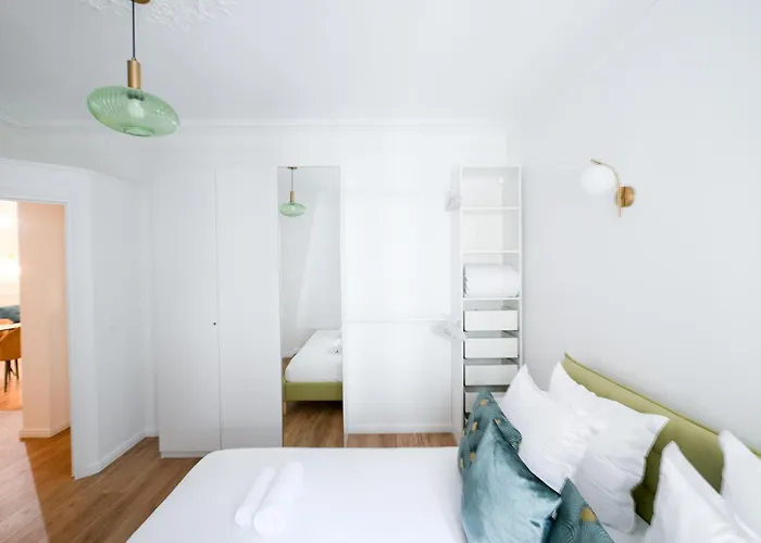 Entire Paris, 3rd Floor With Elevator