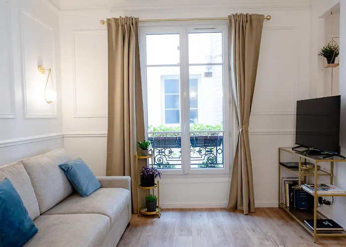 Entire Paris, 3rd Floor With Elevator