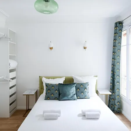 Entire Paris, 3rd Floor With Elevator